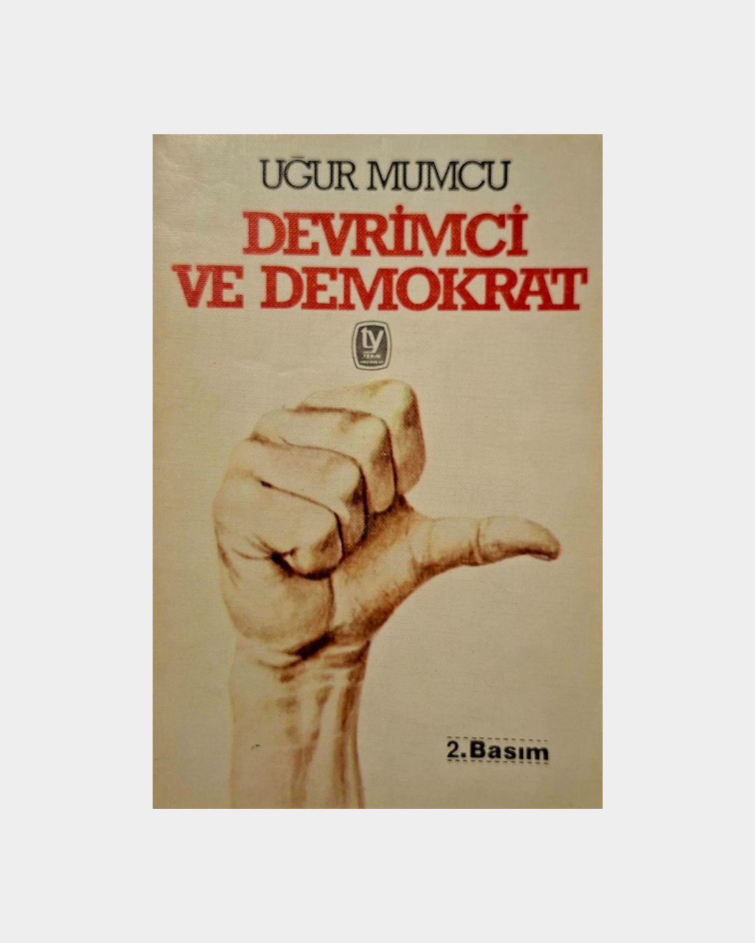 dce1294e-9825-48ea-9bef-2ad88b108552 Devrimci Ve Demokrat (Uğur Mumcu'dan 1985 tarihli ithaflı ve imzalı – Devrimci ve Demokrat – Tekin Yayınları 2. Baskı – Koleksiyonluk) - Görsel 1